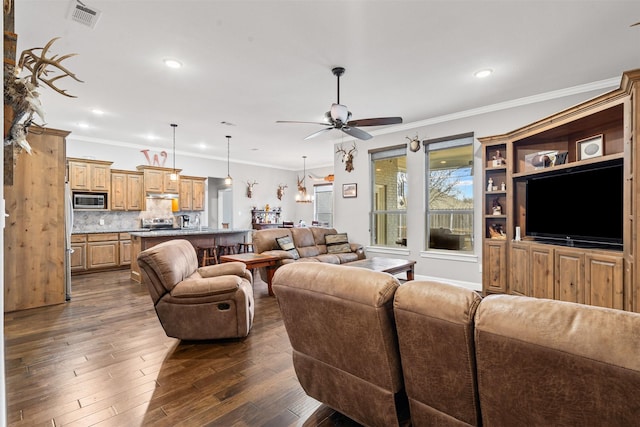 living area with crown molding, dark wood finished floors, recessed lighting, visible vents, and ceiling fan