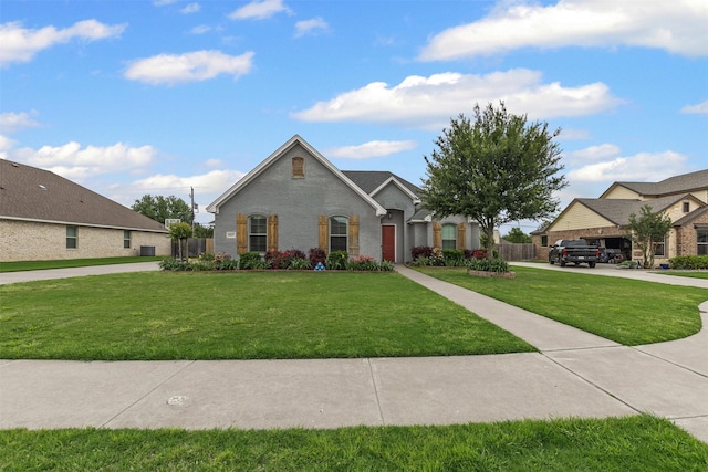 view of front of home featuring fence and a front yard