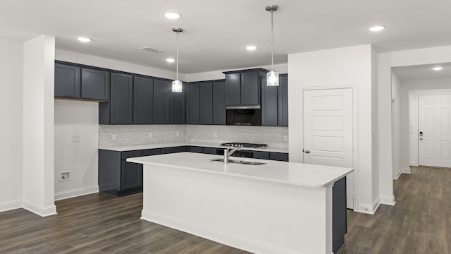kitchen with visible vents, a sink, dark wood finished floors, and tasteful backsplash