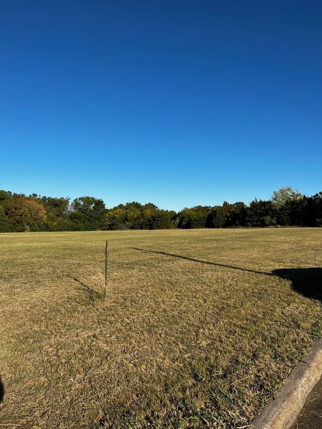 Listing photo 2 for 601 W Wintergreen Rd, Desoto TX 75115