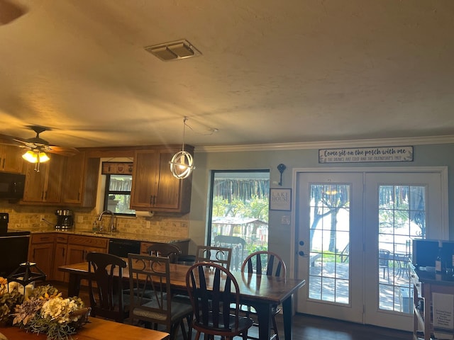 dining room featuring visible vents and crown molding