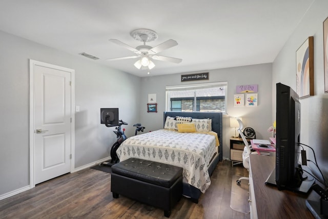 bedroom featuring dark wood-style floors, baseboards, visible vents, and a ceiling fan