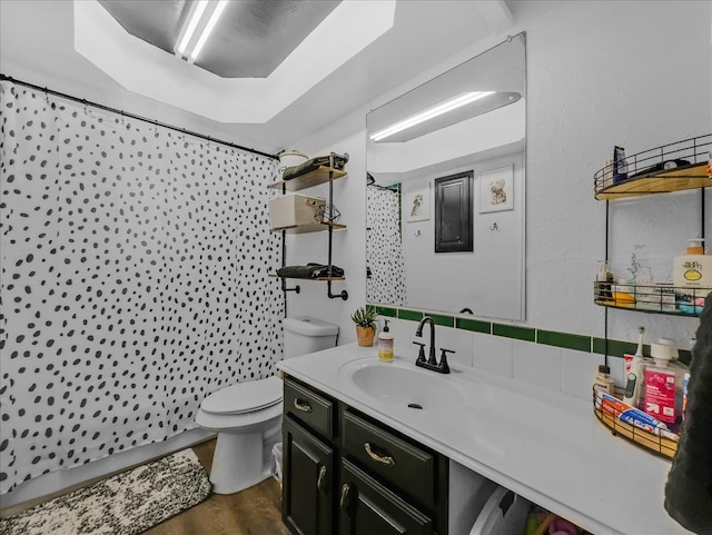 full bathroom with toilet, wood finished floors, vanity, a shower with curtain, and tasteful backsplash