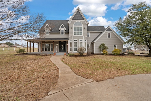 view of front of property featuring a porch and a front yard