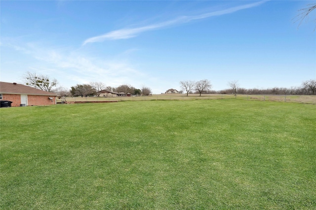 view of yard featuring a rural view