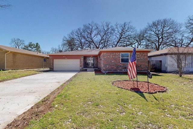 view of front facade featuring brick siding, a garage, driveway, and a front yard