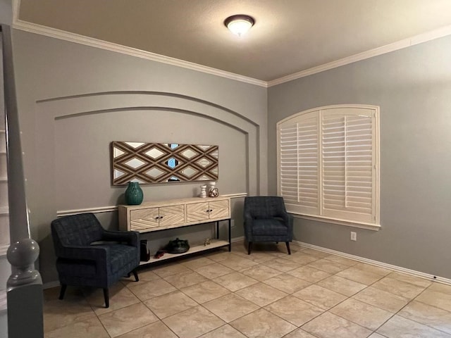 living area with ornamental molding and baseboards