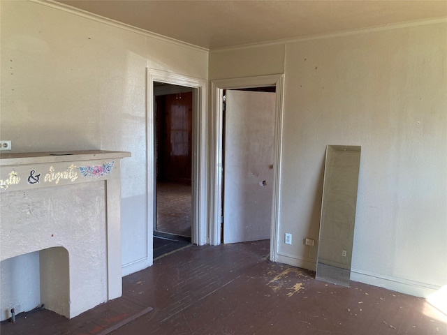 empty room with crown molding