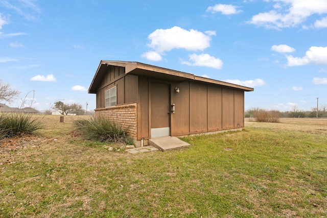 view of outdoor structure featuring an outdoor structure