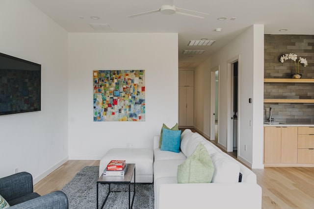 living area featuring recessed lighting, baseboards, light wood-type flooring, and ceiling fan