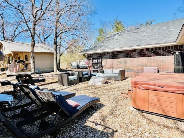 view of yard with a hot tub