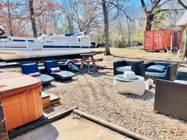 view of yard with a hot tub