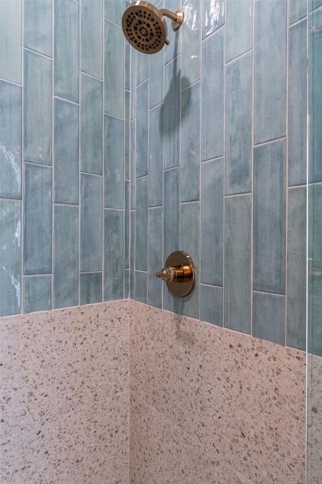 interior details with a tile shower