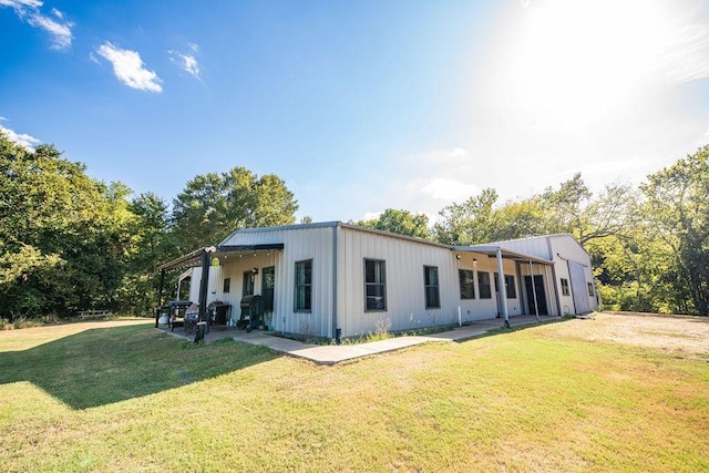 view of front of home featuring a front lawn and a patio area