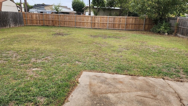 437 W Grenoble Dr, Grand Prairie, TX 75052 - view of yard with a fenced backyard