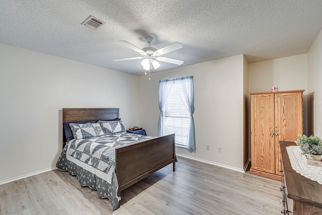 bedroom featuring light wood-style floors, ceiling fan, and baseboards