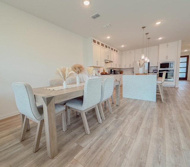 dining area with light wood-type flooring, visible vents, baseboards, and recessed lighting