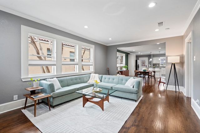 living area featuring recessed lighting, wood finished floors, visible vents, baseboards, and ornamental molding