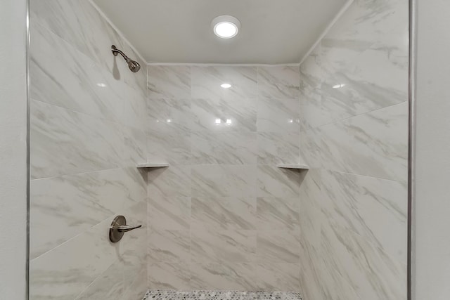 room details featuring a tile shower