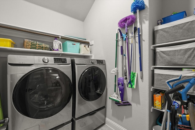 laundry area with laundry area, baseboards, and washer and clothes dryer