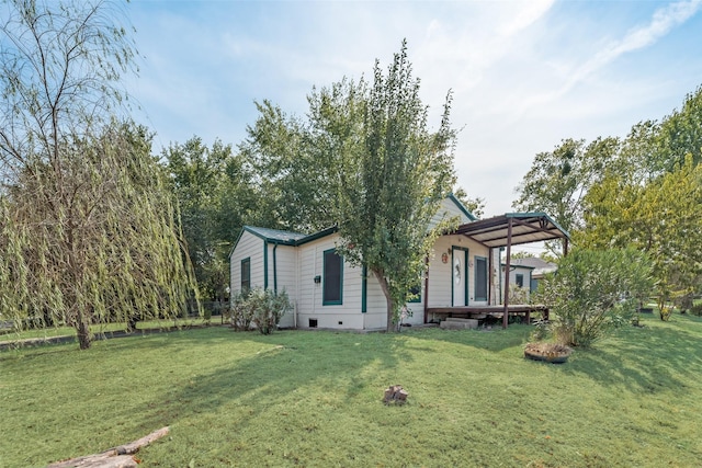 exterior space with a front yard and crawl space