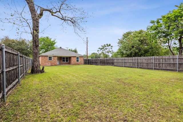 view of yard featuring a fenced backyard