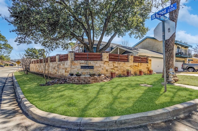 community / neighborhood sign featuring a yard