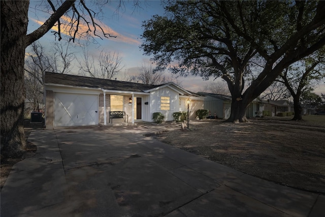 view of front facade with a garage and concrete driveway