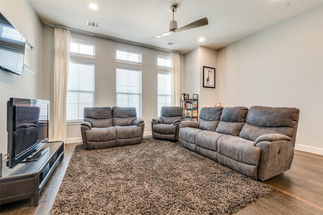 living room with ceiling fan, recessed lighting, dark wood-type flooring, visible vents, and baseboards