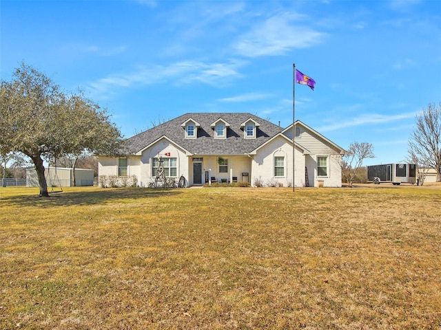 view of front facade featuring a front yard