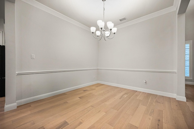 spare room featuring visible vents, baseboards, ornamental molding, light wood-style floors, and a chandelier