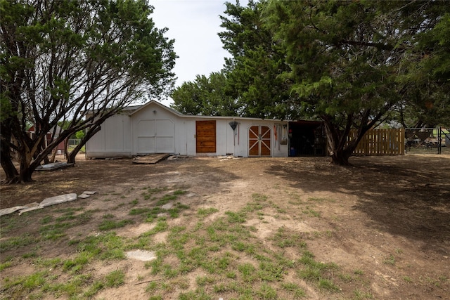 view of yard featuring an outdoor structure and fence