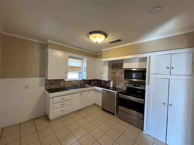 kitchen featuring appliances with stainless steel finishes, a sink, visible vents, and white cabinets