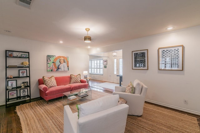 living area featuring baseboards, visible vents, wood finished floors, and recessed lighting