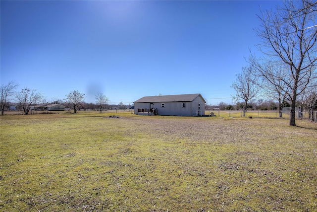 view of yard featuring fence and an outbuilding