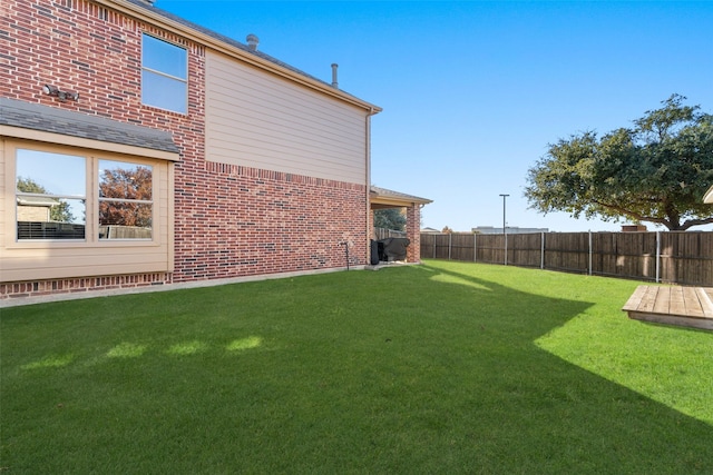 view of yard featuring a fenced backyard