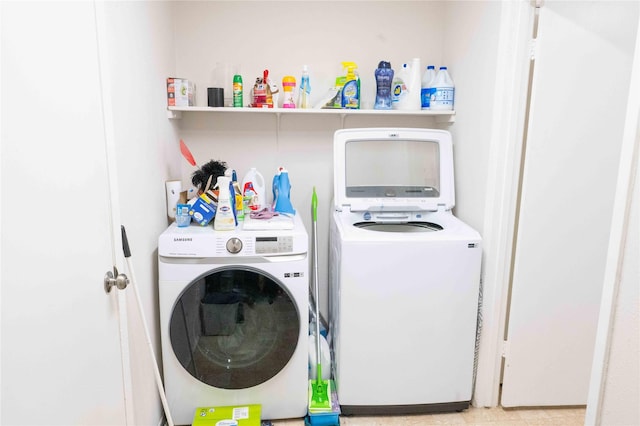 washroom with laundry area and washing machine and dryer