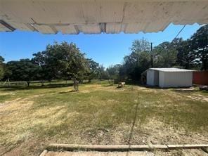 view of yard with an outdoor structure