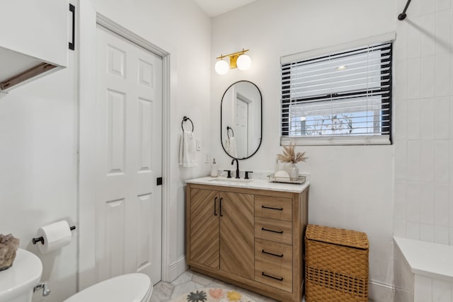 full bathroom featuring a shower, vanity, and toilet