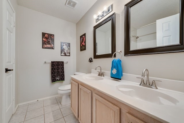 full bathroom featuring tile patterned flooring, visible vents, a sink, and toilet