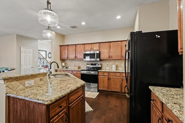 kitchen featuring visible vents, dark wood finished floors, decorative backsplash, appliances with stainless steel finishes, and a sink