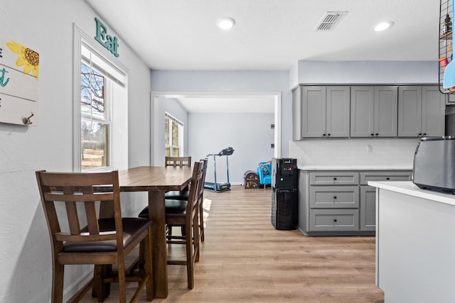 dining area featuring recessed lighting, baseboards, visible vents, and light wood finished floors