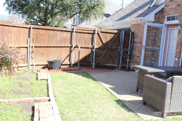8509 Mustang Dr, Irving, TX 75063 - view of yard featuring fence and a gate