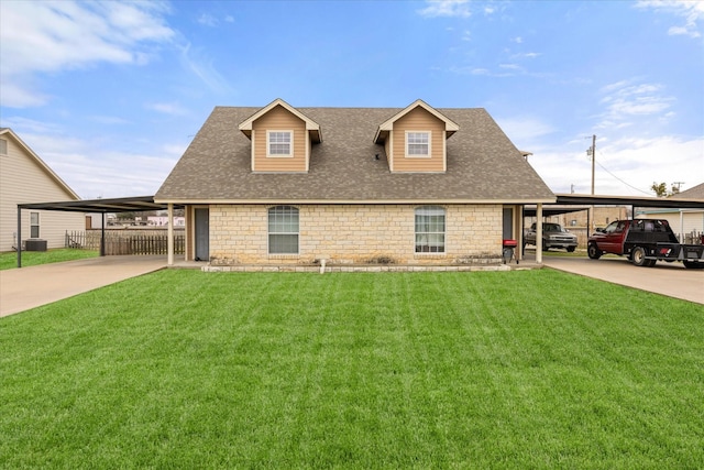 view of front facade with an attached carport, roof with shingles, driveway, and a front yard