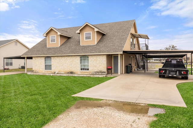 view of front facade with a shingled roof, a front lawn, a carport, and concrete driveway