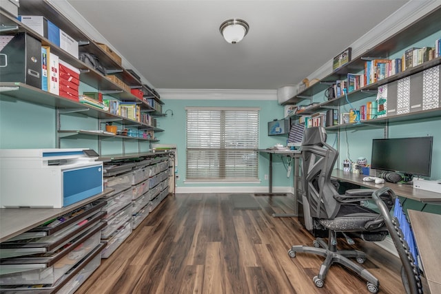 office area with baseboards, wood finished floors, and crown molding