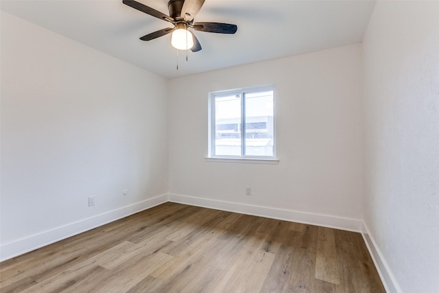 unfurnished room featuring light wood-style floors, baseboards, and a ceiling fan