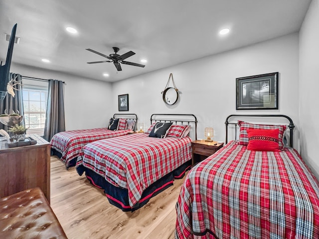 bedroom featuring ceiling fan, visible vents, wood finished floors, and recessed lighting