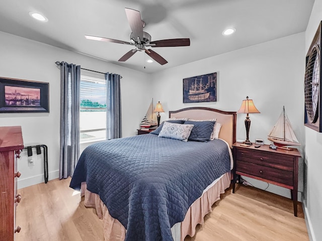 bedroom featuring light wood-style floors, baseboards, and recessed lighting