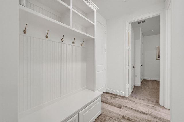 mudroom with light wood-style flooring, baseboards, and visible vents